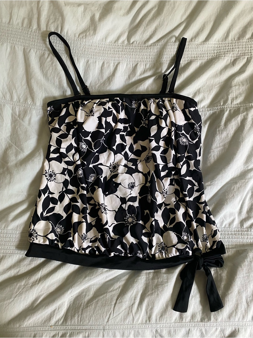 Black & White Floral Tie-Hem Spaghetti Strap Tank Top